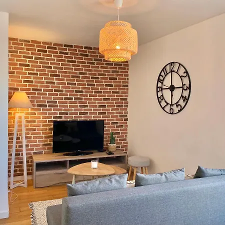 Jeanne D'Arc : Beau T2 Renove. Balcon Et Parking Διαμέρισμα