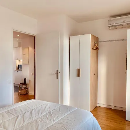 Jeanne D'Arc : Beau T2 Renove. Balcon Et Parking Διαμέρισμα